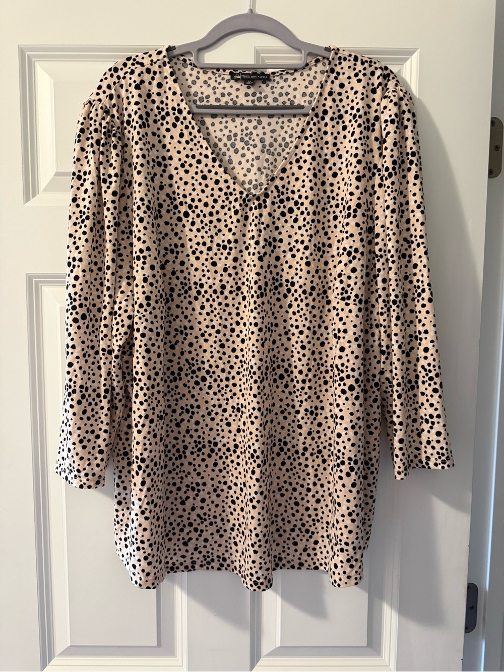 Adrianna Papell V-Neck 3/4 Sleeve Top